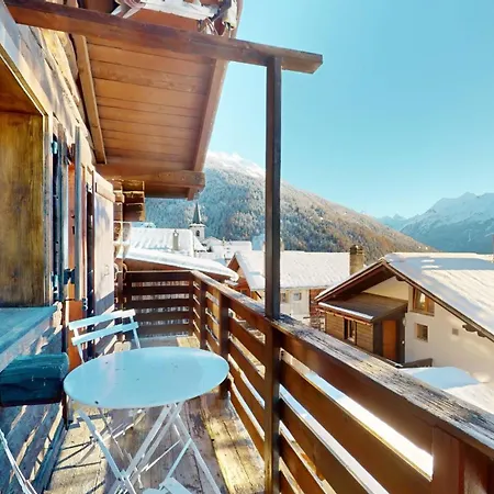 木屋 Family In The Heart Of The Val D'anniviers *