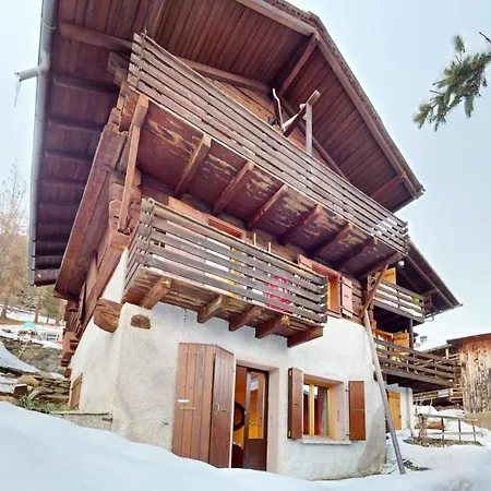 Family In The Heart Of The Val D'anniviers 木屋 *