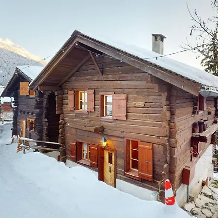 木屋 Family In The Heart Of The Val D'anniviers *